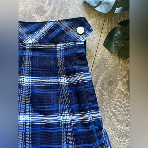 H&M short pleated school girl skirt in royal blue and white. Size 6 - Picture 4 of 9